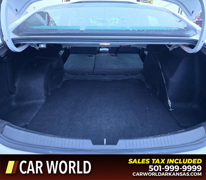 Chevrolet Malibu Vehicle Full-screen Gallery Image 14