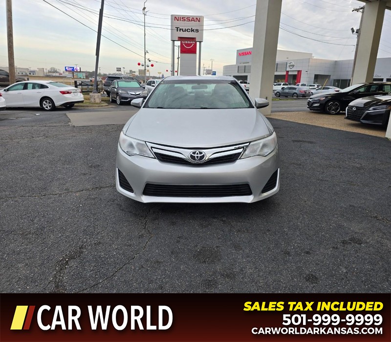 Toyota Camry Vehicle Full-screen Gallery Image 2