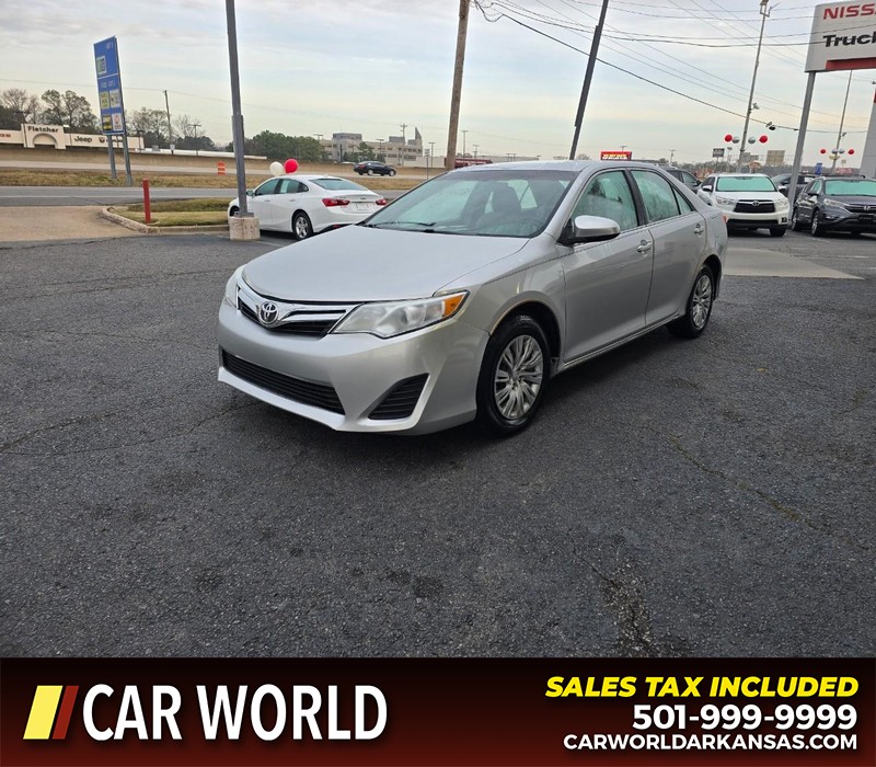 Toyota Camry Vehicle Full-screen Gallery Image 3