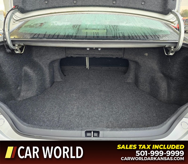 Toyota Camry Vehicle Full-screen Gallery Image 13