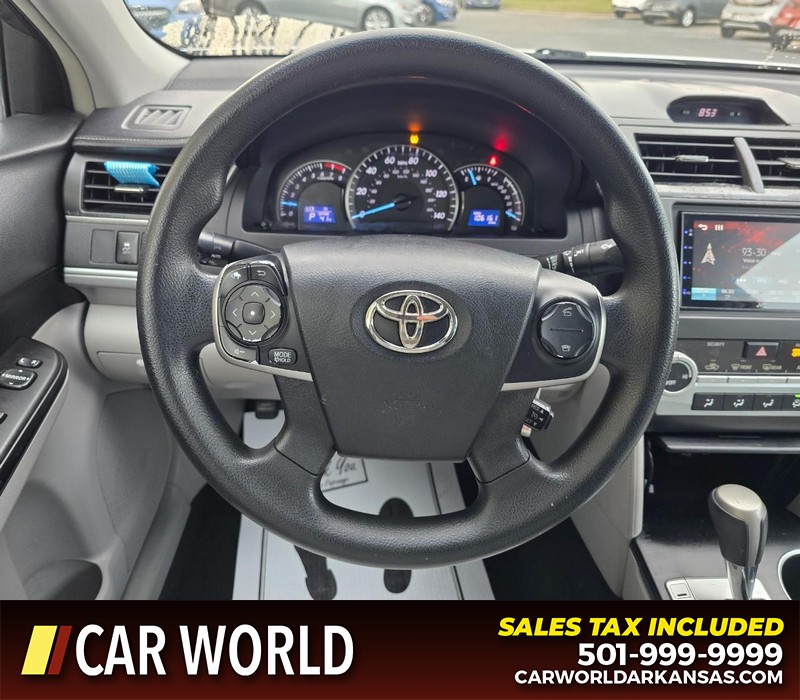 Toyota Camry Vehicle Full-screen Gallery Image 15
