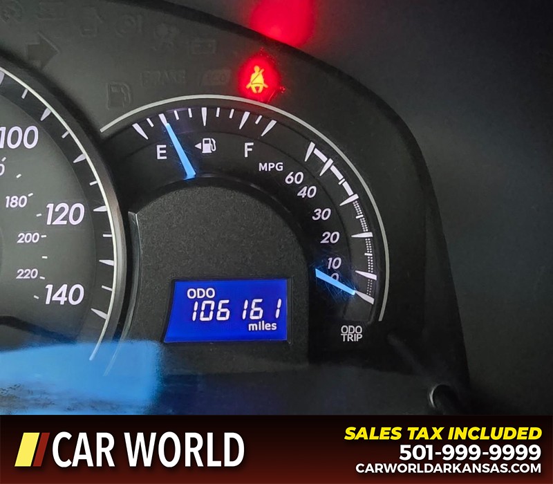 Toyota Camry Vehicle Full-screen Gallery Image 16