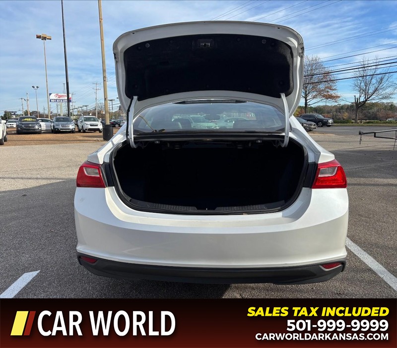 Chevrolet Malibu Vehicle Full-screen Gallery Image 5