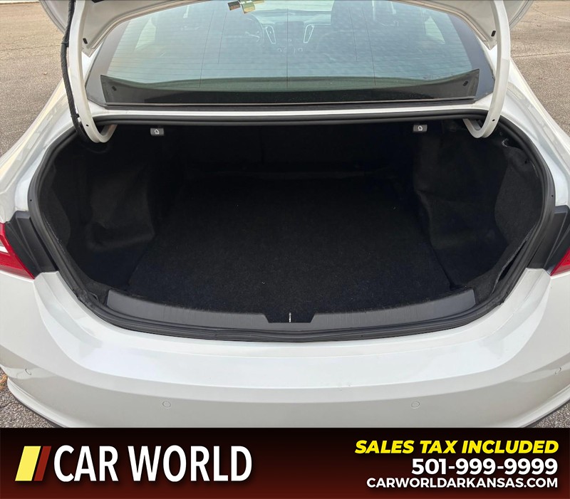 Chevrolet Malibu Vehicle Full-screen Gallery Image 6