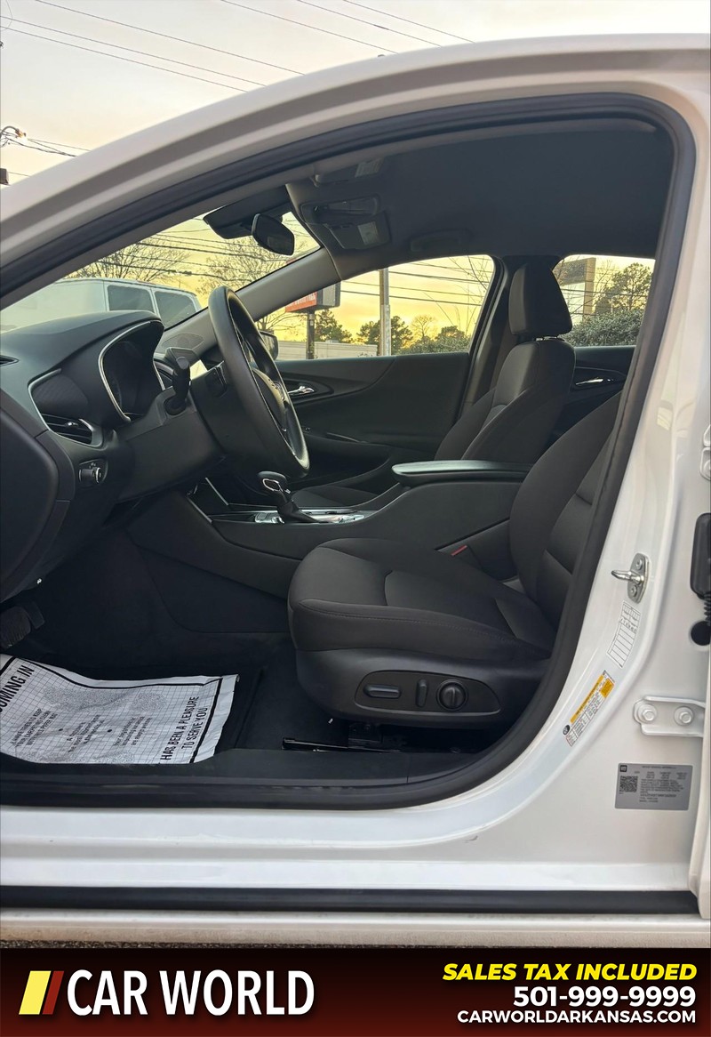 Chevrolet Malibu Vehicle Full-screen Gallery Image 13