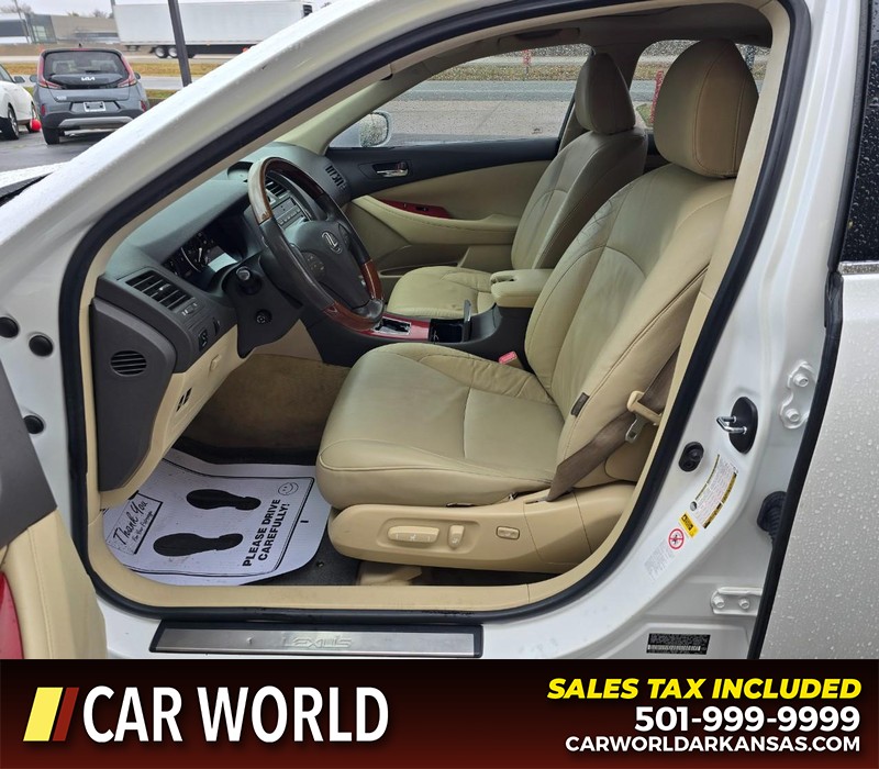 Lexus ES 350 Vehicle Full-screen Gallery Image 8