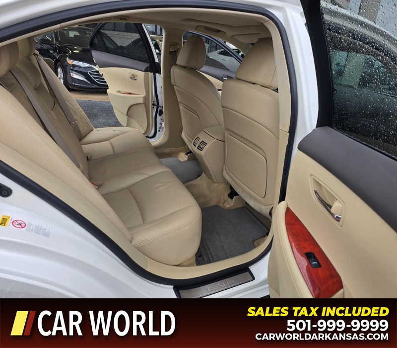 Lexus ES 350 Vehicle Full-screen Gallery Image 12