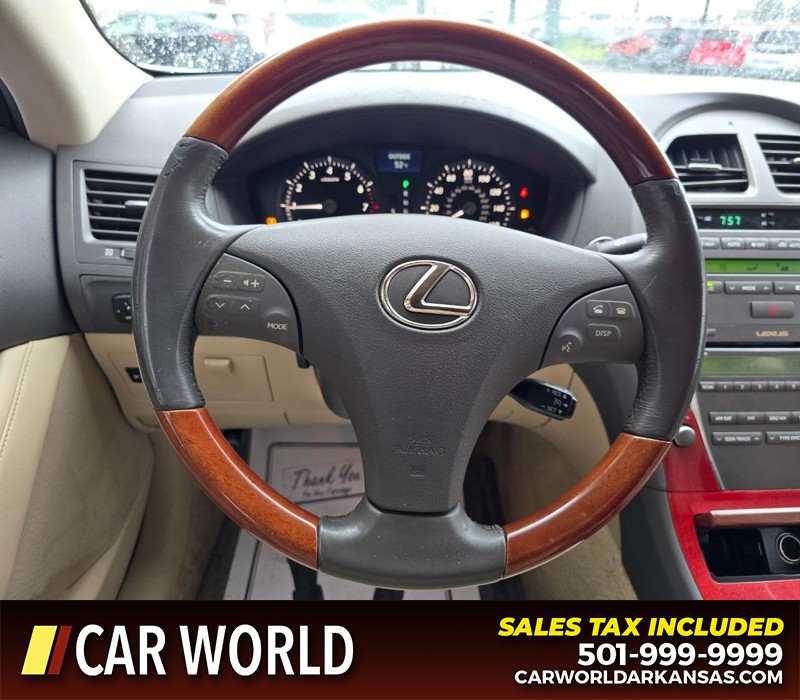 Lexus ES 350 Vehicle Full-screen Gallery Image 14