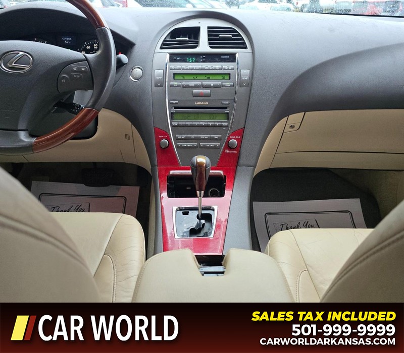 Lexus ES 350 Vehicle Full-screen Gallery Image 17