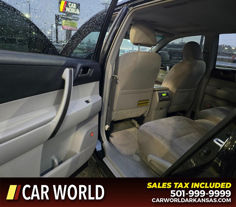 Toyota Highlander Vehicle Full-screen Gallery Image 9