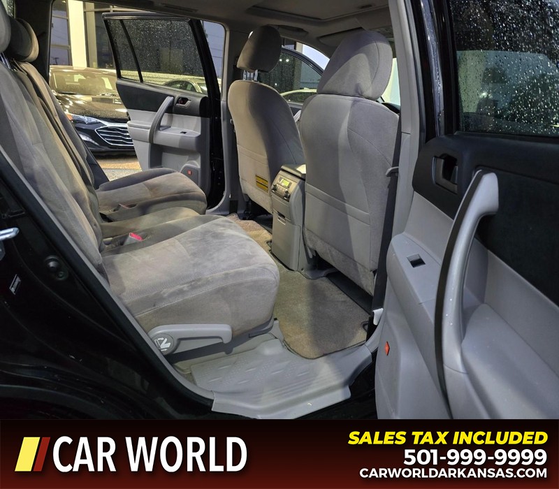 Toyota Highlander Vehicle Full-screen Gallery Image 13