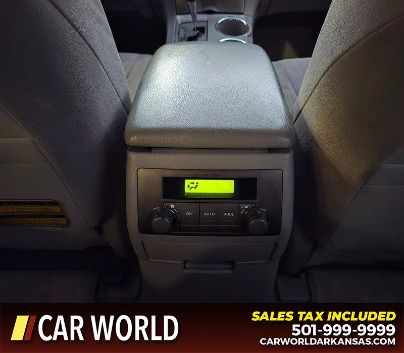 Toyota Highlander Vehicle Full-screen Gallery Image 24