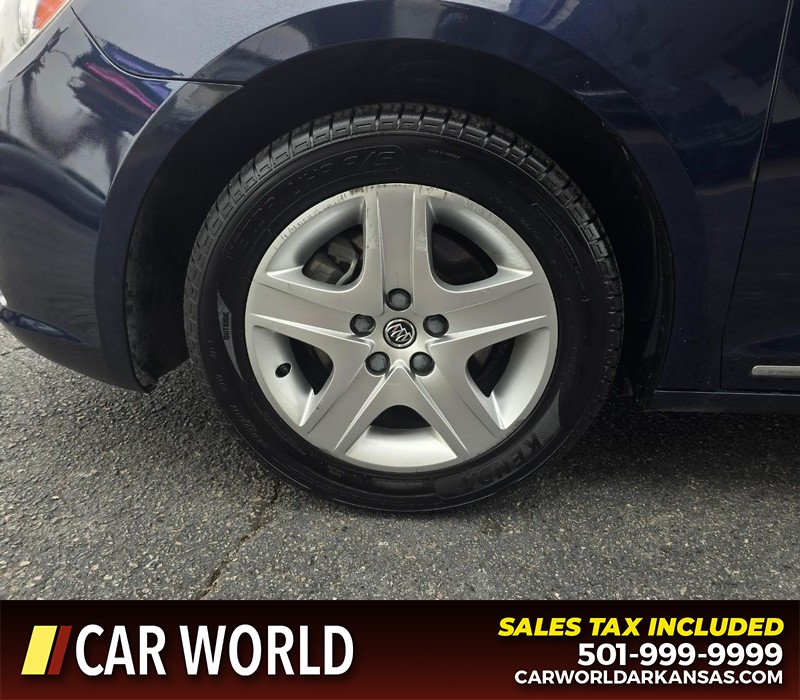 Buick LaCrosse Vehicle Full-screen Gallery Image 6