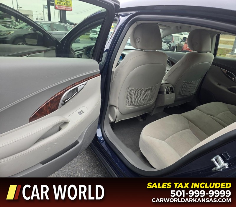 Buick LaCrosse Vehicle Full-screen Gallery Image 9