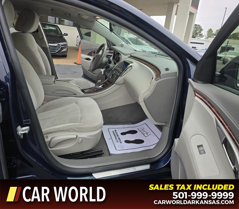 Buick LaCrosse Vehicle Full-screen Gallery Image 11