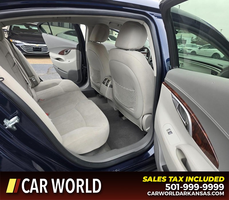 Buick LaCrosse Vehicle Full-screen Gallery Image 12