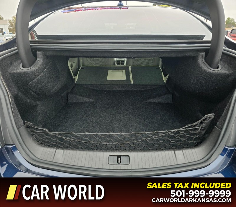 Buick LaCrosse Vehicle Full-screen Gallery Image 14