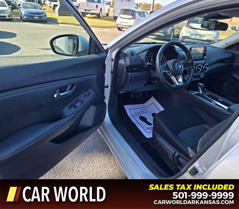 Nissan Sentra Vehicle Full-screen Gallery Image 7