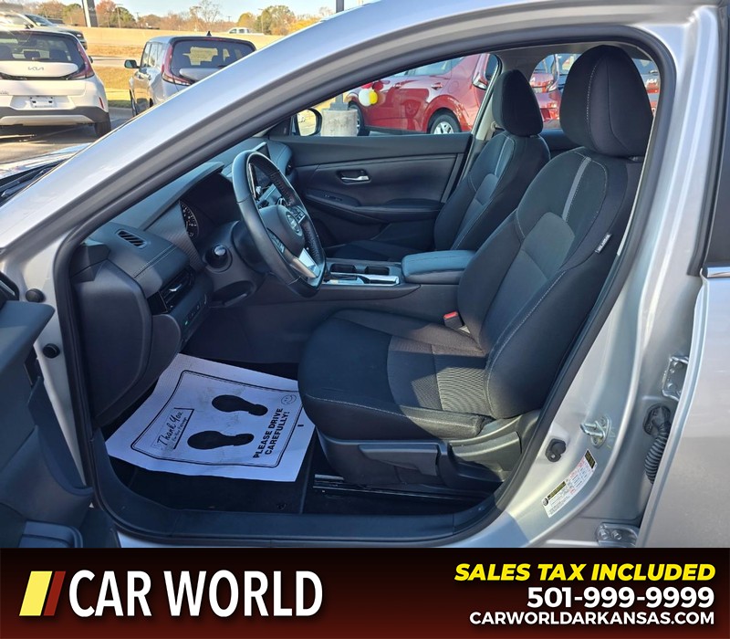 Nissan Sentra Vehicle Full-screen Gallery Image 8