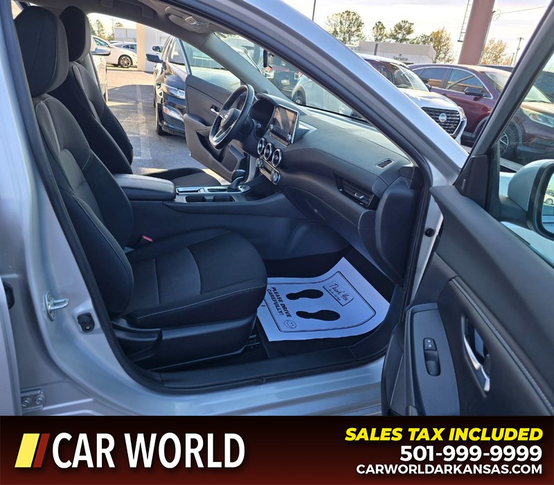 Nissan Sentra Vehicle Full-screen Gallery Image 11