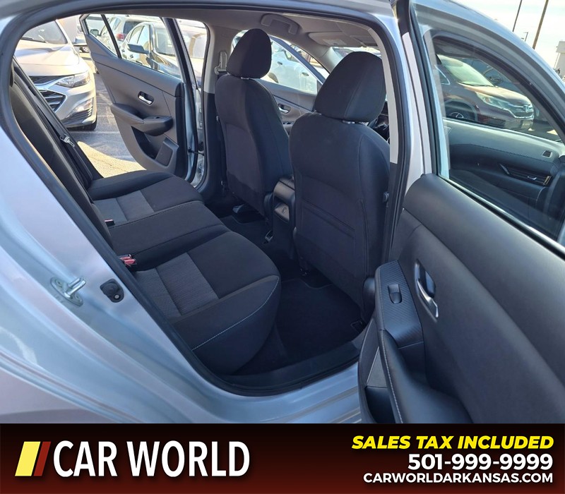 Nissan Sentra Vehicle Full-screen Gallery Image 12