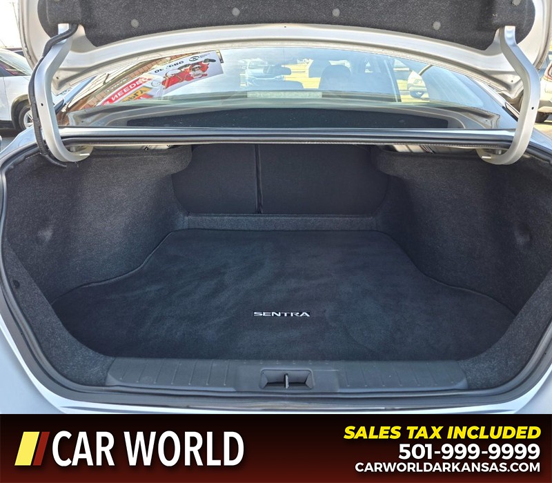 Nissan Sentra Vehicle Full-screen Gallery Image 13