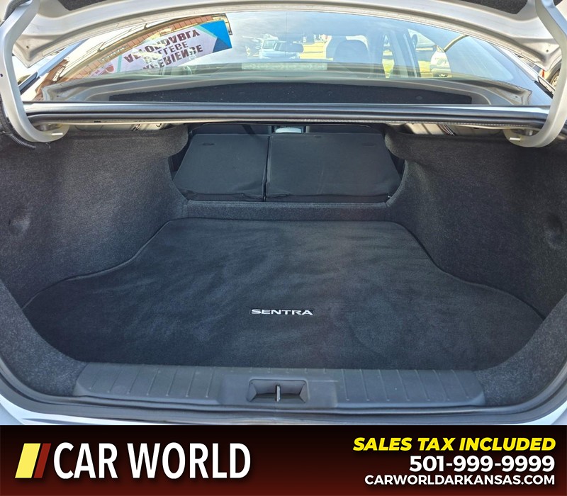 Nissan Sentra Vehicle Full-screen Gallery Image 14