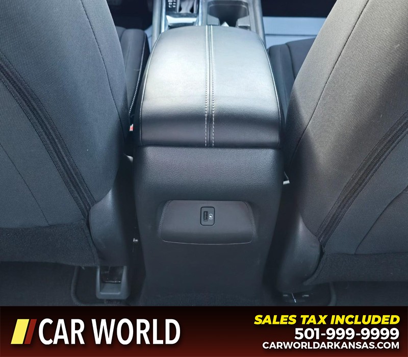 Nissan Sentra Vehicle Full-screen Gallery Image 19