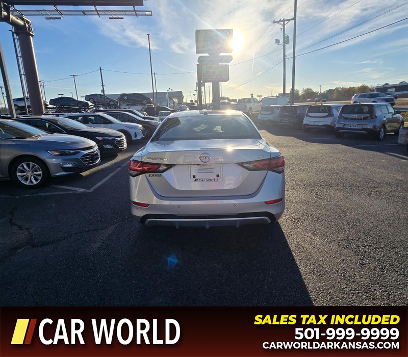 Nissan Sentra Vehicle Full-screen Gallery Image 5