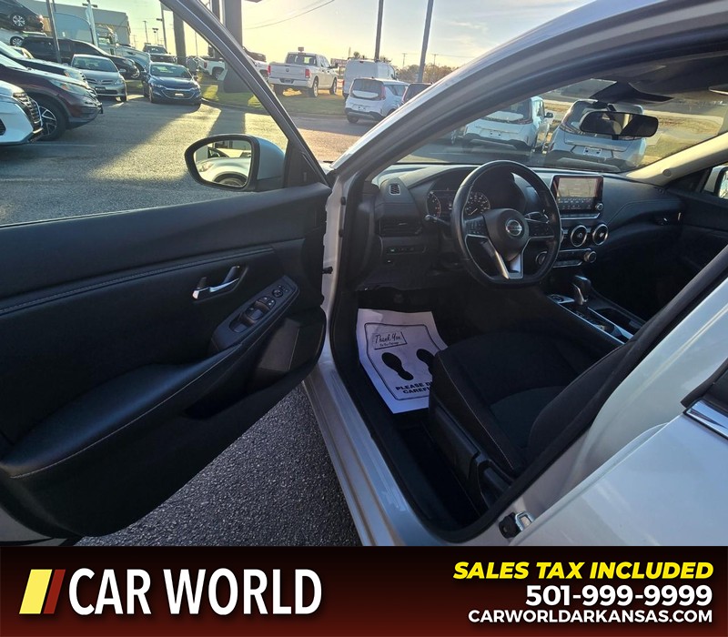 Nissan Sentra Vehicle Full-screen Gallery Image 7