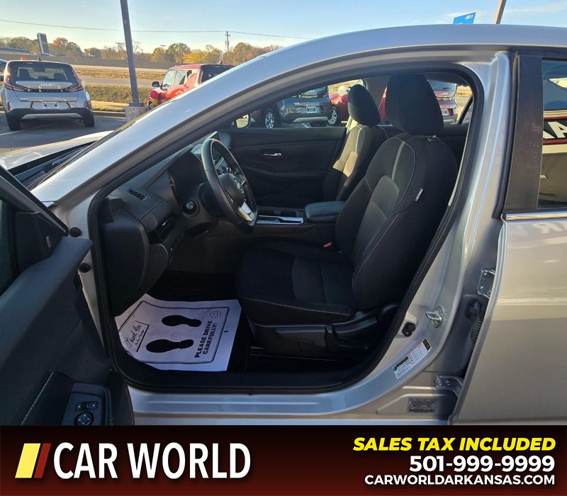 Nissan Sentra Vehicle Full-screen Gallery Image 8