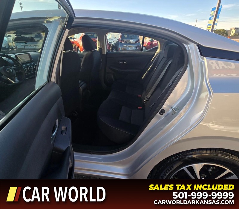 Nissan Sentra Vehicle Full-screen Gallery Image 10