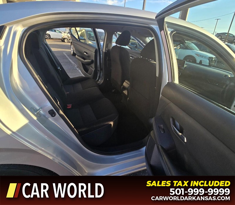 Nissan Sentra Vehicle Full-screen Gallery Image 12