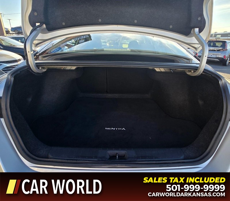 Nissan Sentra Vehicle Full-screen Gallery Image 13