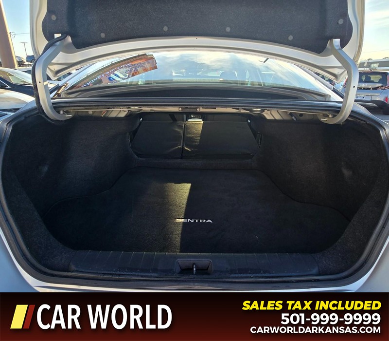 Nissan Sentra Vehicle Full-screen Gallery Image 14