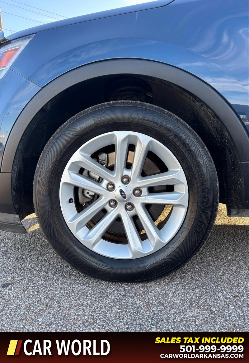 Ford Explorer Vehicle Full-screen Gallery Image 11