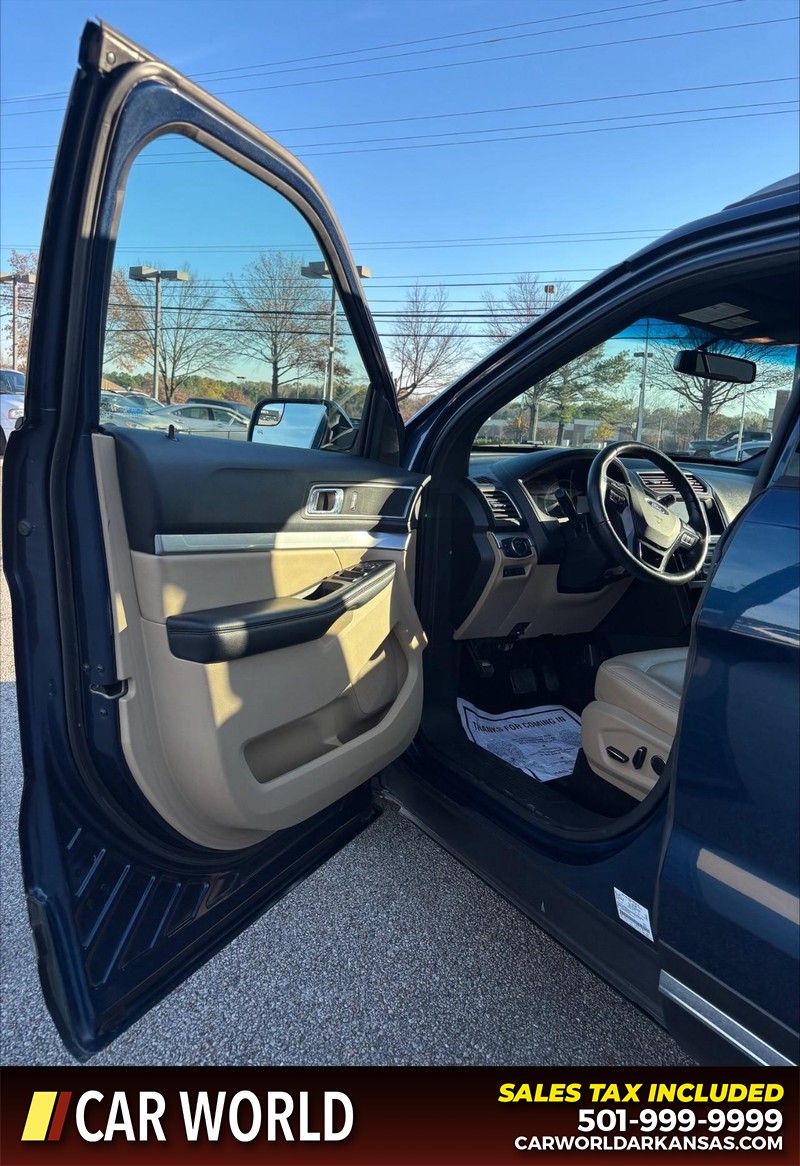 Ford Explorer Vehicle Full-screen Gallery Image 12