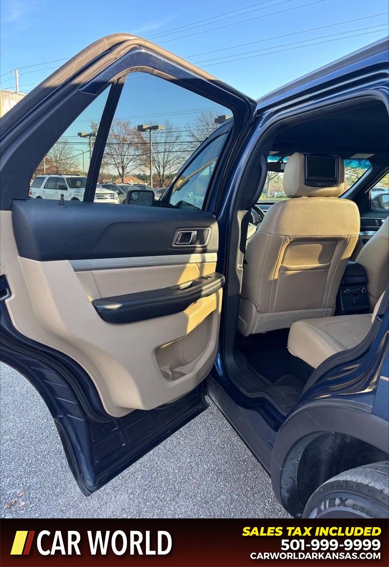 Ford Explorer Vehicle Full-screen Gallery Image 14
