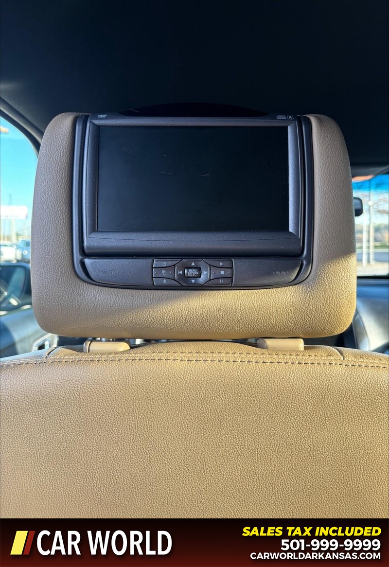 Ford Explorer Vehicle Full-screen Gallery Image 16