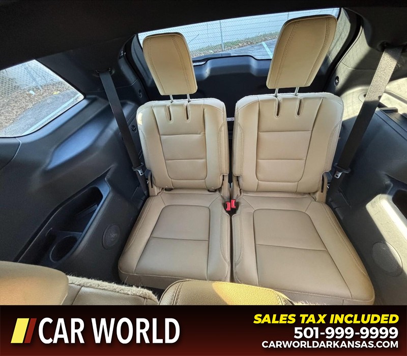 Ford Explorer Vehicle Full-screen Gallery Image 18
