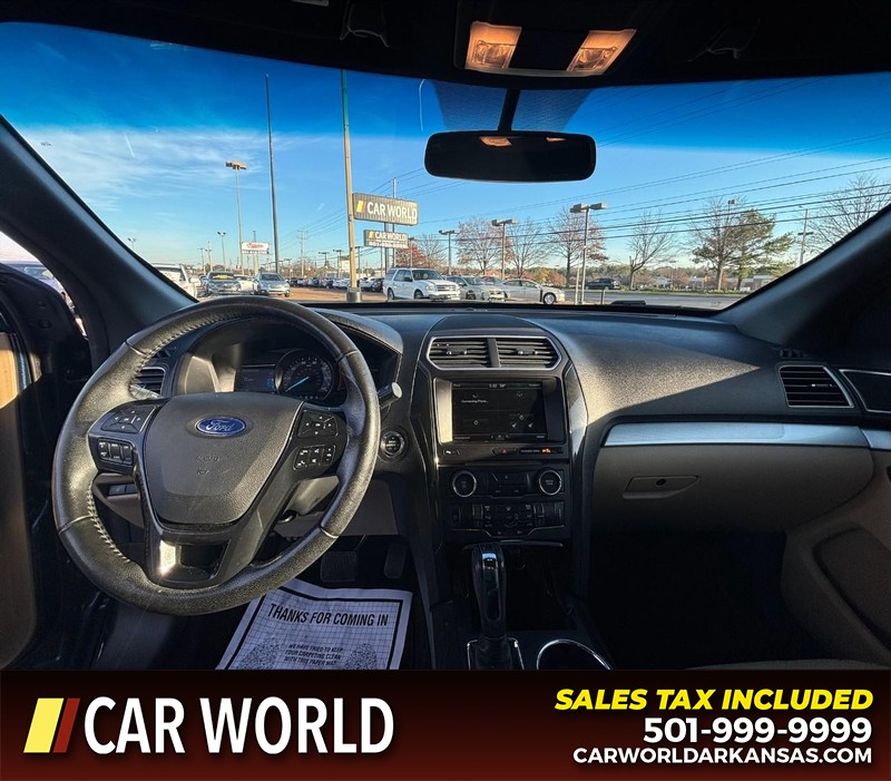 Ford Explorer Vehicle Full-screen Gallery Image 19