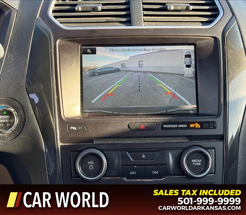 Ford Explorer Vehicle Full-screen Gallery Image 21