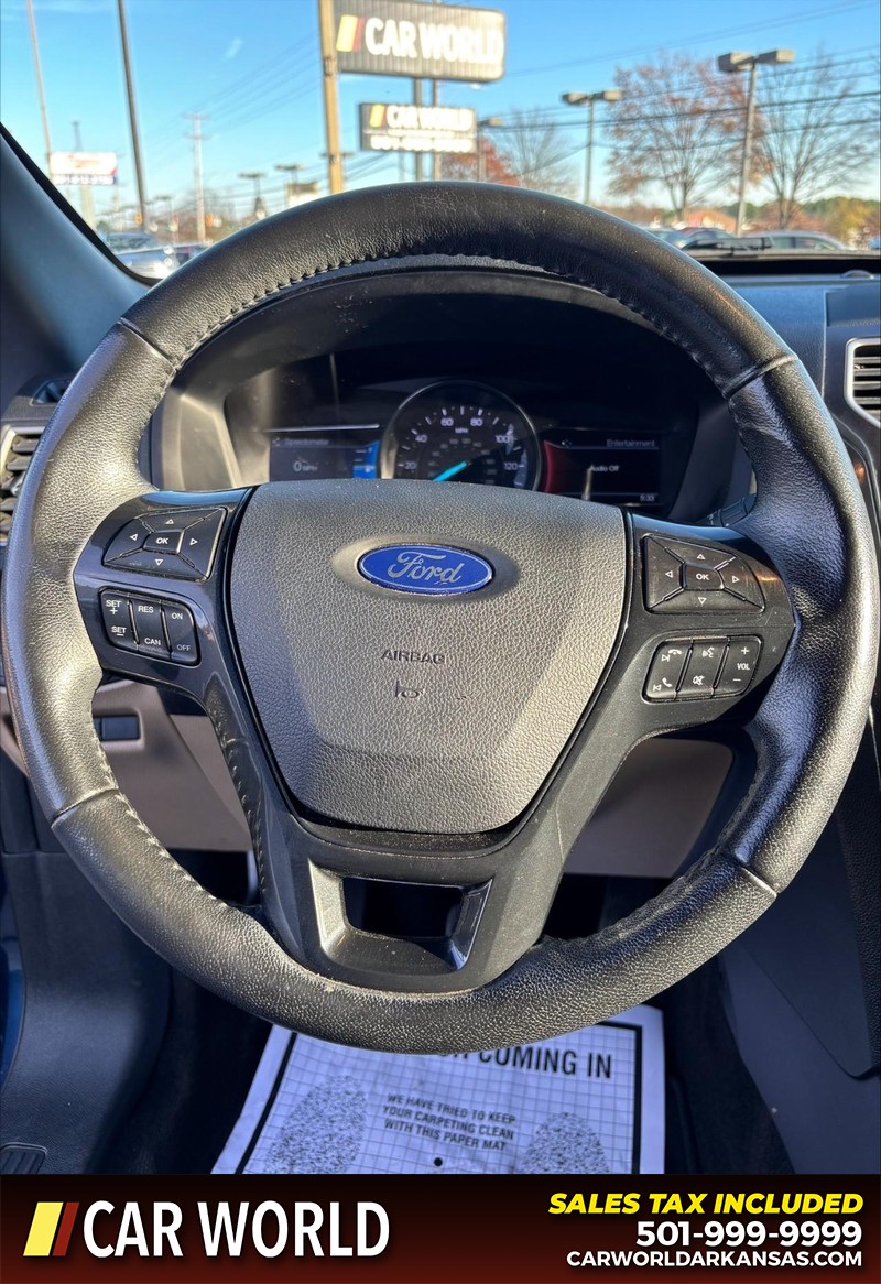 Ford Explorer Vehicle Full-screen Gallery Image 22