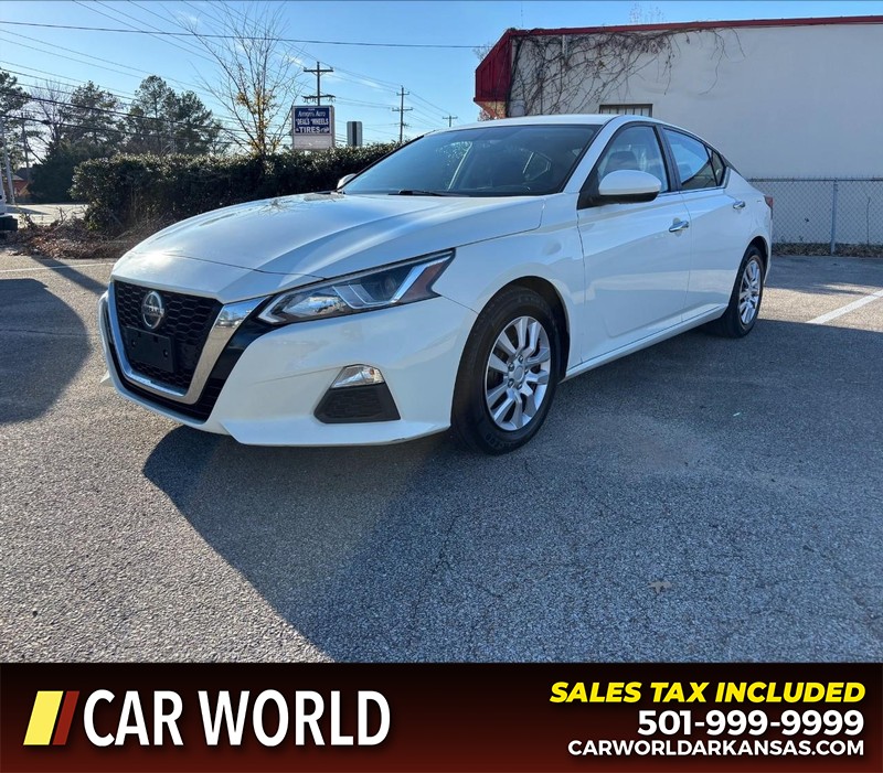 Nissan Altima Vehicle Full-screen Gallery Image 9