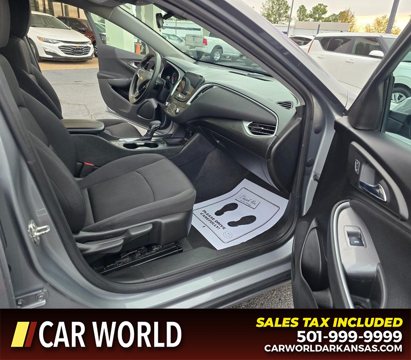 Chevrolet Malibu Vehicle Full-screen Gallery Image 11