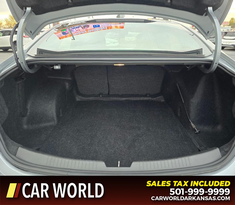 Chevrolet Malibu Vehicle Full-screen Gallery Image 13