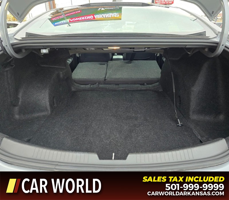 Chevrolet Malibu Vehicle Full-screen Gallery Image 14