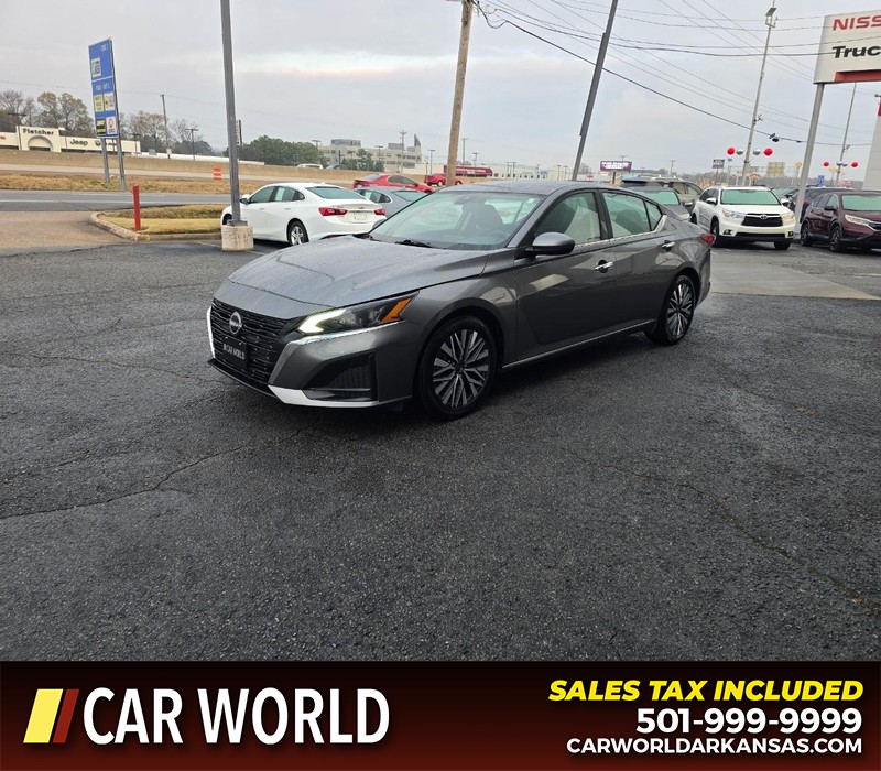 Nissan Altima Vehicle Full-screen Gallery Image 3