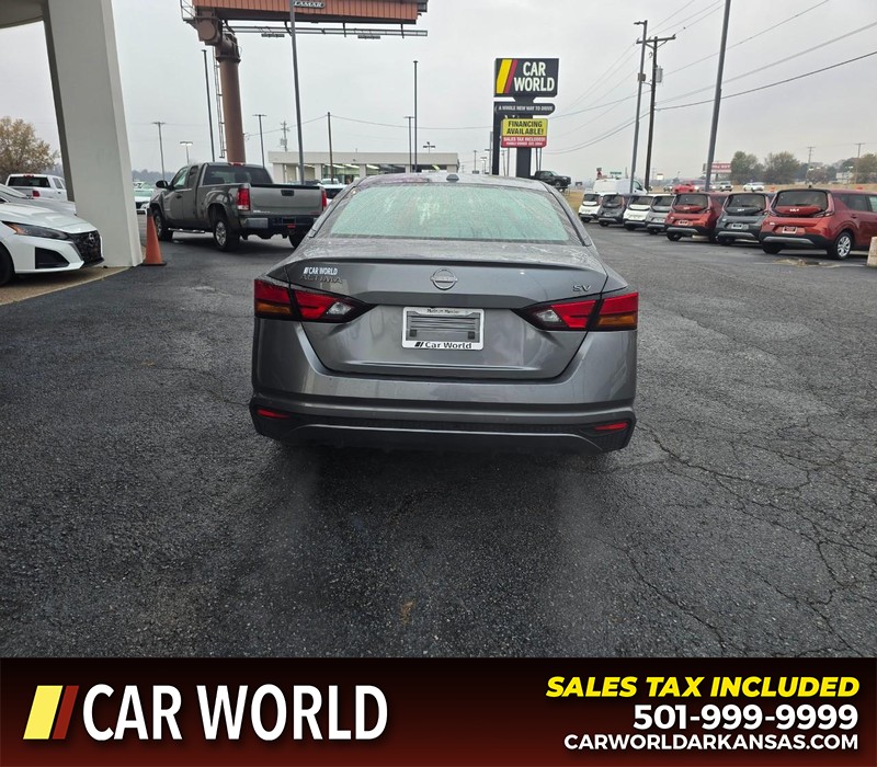 Nissan Altima Vehicle Full-screen Gallery Image 5