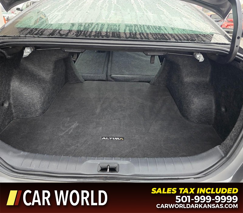 Nissan Altima Vehicle Full-screen Gallery Image 14